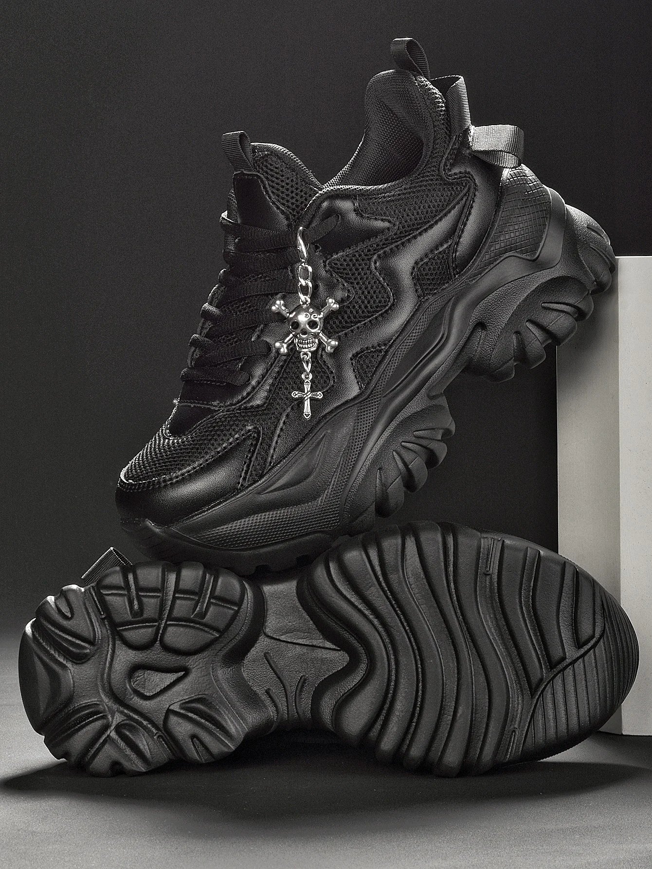 Zapatos vulcanizados informales para mujer, zapatillas ligeras con plataforma negra y tacones altos, estilo punk de Halloween para mujer