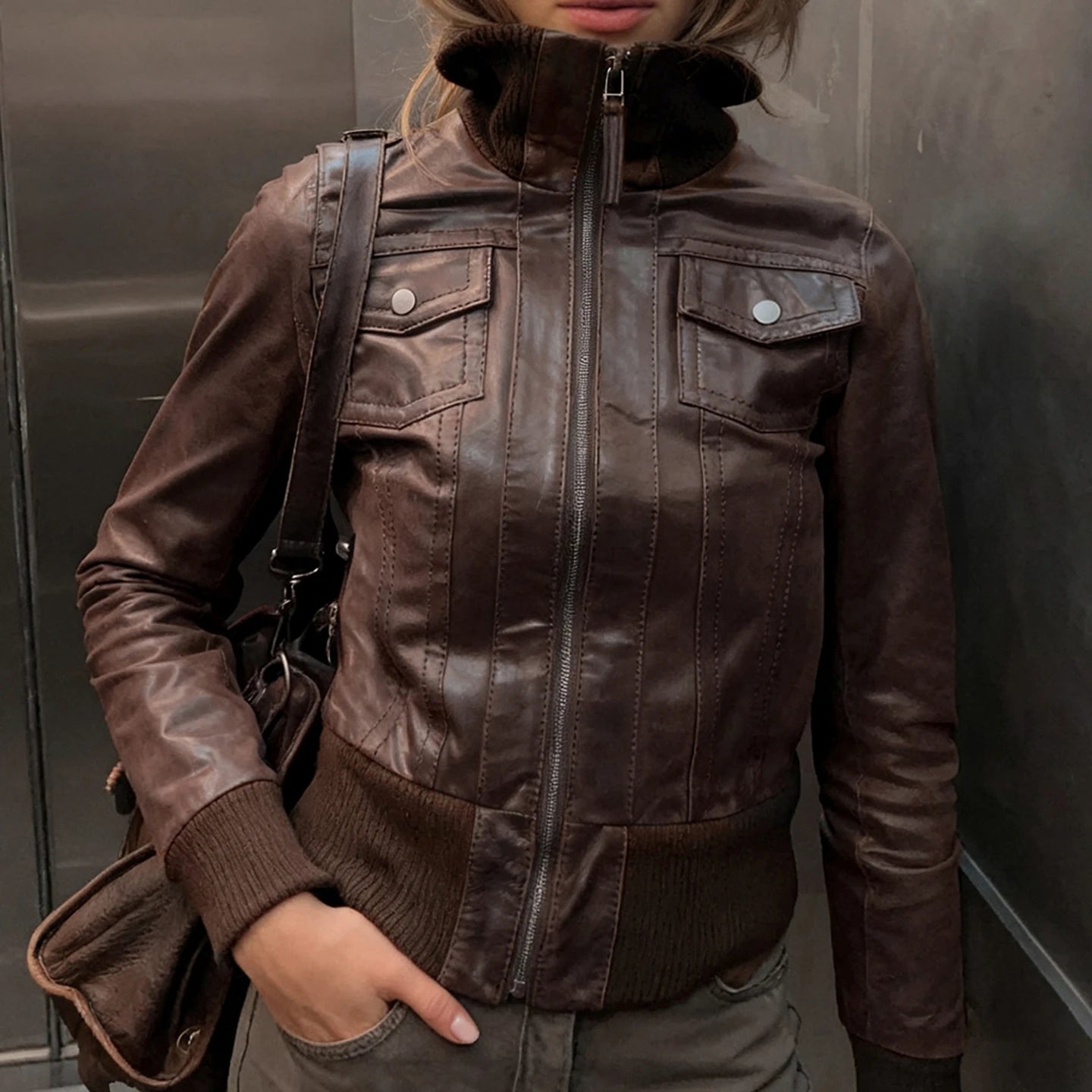 Chaqueta de cuero Pu estilo Safari con bolsillos ajustados, abrigos de manga larga con cremallera y cuello alto para mujer, ropa de calle Y2K para Otoño e Invierno 2025