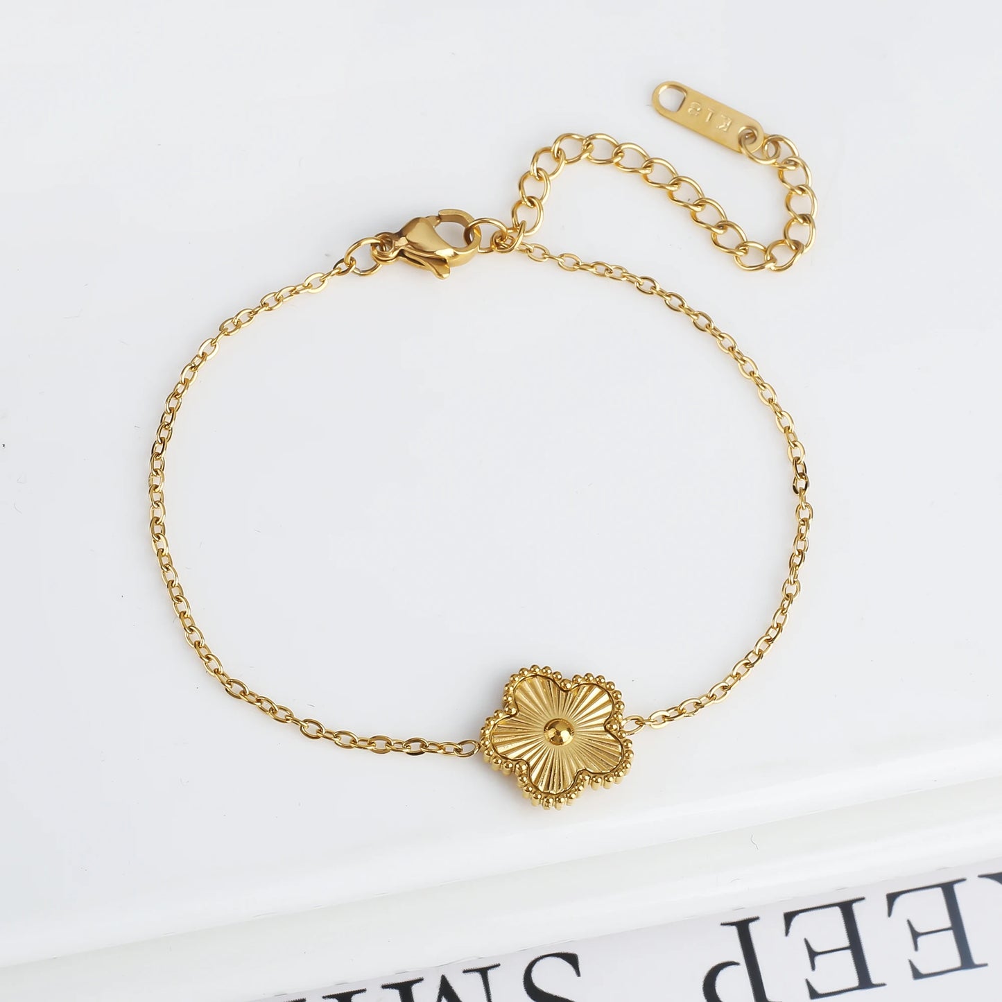 Pulsera clásica de acero inoxidable para mujer, brazalete ajustable de cinco flores, joyería de fiesta a la moda.