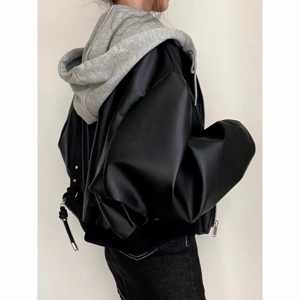 Chaqueta coreana de cuero PU negro de gama alta para mujer, moda holgada con capucha para primavera y otoño, ropa de abrigo versátil falsa de dos piezas con cremallera