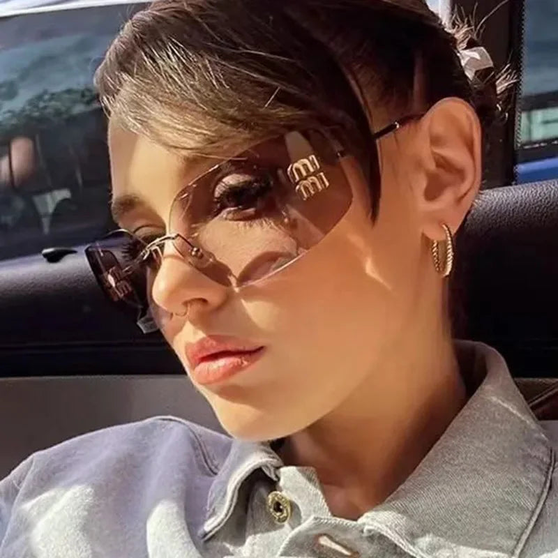 Gafas sin montura de lujo de Metal Funky para mujer, gafas clásicas con remaches de diseñador de marca, gafas de curvas con gradiente rectangular para mujer
