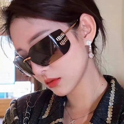 Gafas sin montura de lujo de Metal Funky para mujer, gafas clásicas con remaches de diseñador de marca, gafas de curvas con gradiente rectangular para mujer