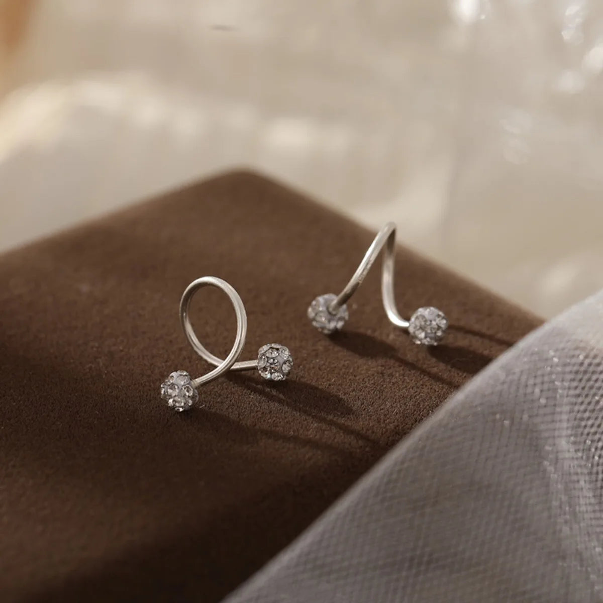Fashionable and Luxurious Spherical Stud Earrings for Women, with S-Shaped Screw-Back Design, Suitable for Daily Wear